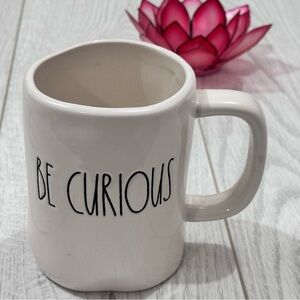Rae Dunn 𝐁𝐄 𝐂𝐔𝐑𝐈𝐎𝐔𝐒 Ceramic Coffee Mug.